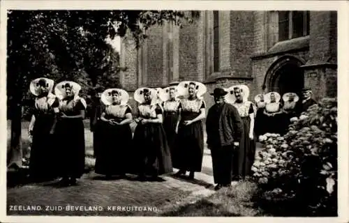 Ak Zuid Beveland Zeeland Niederlande, Kirchenausgang