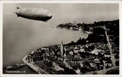 Ak Friedrichshafen am Bodensee, Luftschiff Graf Zeppelin, Fliegeraufnahme