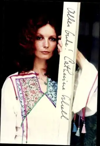 Ak Schauspielerin Catherine Schell, Portrait, Autogramm