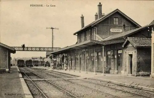 Ak Péronne Somme, Bahnhof, Gleisansicht