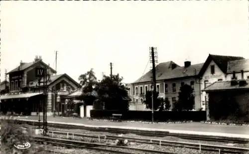 Ak Lumbres Pas de Calais, Bahnhof, Gleisansicht