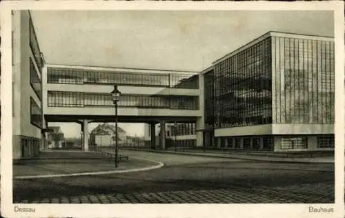 Ak Dessau in Sachsen Anhalt, Bauhaus, Blick auf Gebäude