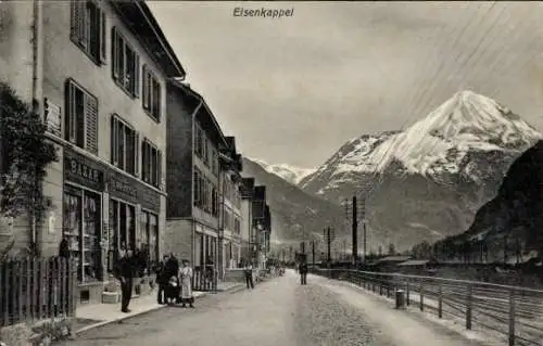 Ak Eisenkappel Vellach in Kärnten, Straßenpartie, Berggipfel, Geschäft