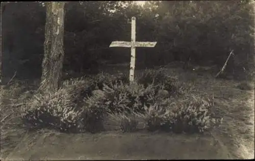 Foto Ak Soldatengrab, Kreuz, I. WK