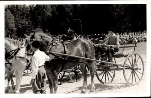 Foto Ak Kutsche, Pferde, Fest, Zuschauer