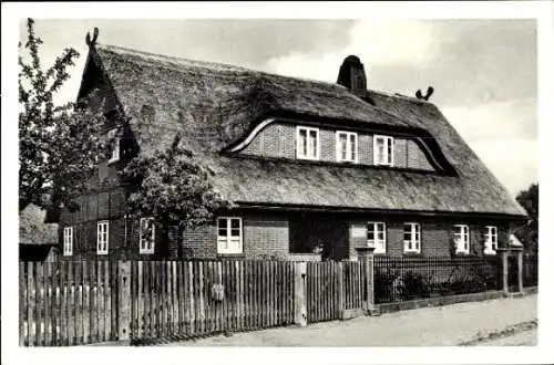 Ak Luhdorf Winsen an der Luhe, Fachwerkhaus mit reetgedecktem Dach und Vorgartenzaun