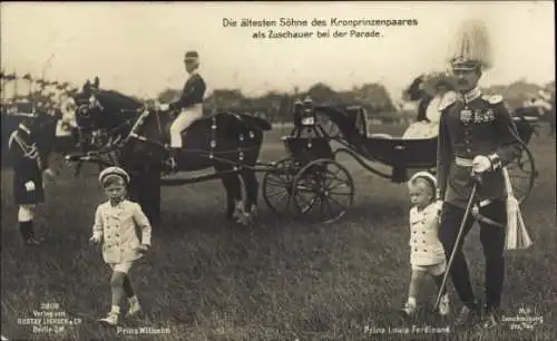 Ak Die ältesten Söhne des Kronzprinzenpaares als Zuschauer bei der Parade, Wilhelm, Louis Ferdinand