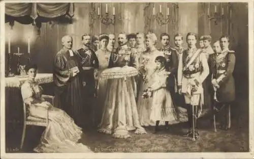 Künstler Ak Kaiserfamilie, Taufe des jüngsten Hohenzollern, Kaiser Wilhelm II, Kronprinz