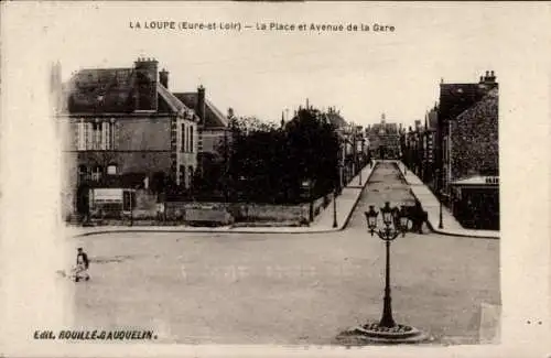 Ak La Loupe Eure et Loir, La Place et Avenue de la Gare