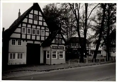 Ak Halle in Westfalen, Gebäude, Freie Presse, Straßenansicht