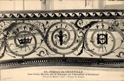 Ak Chantilly Oise, Chateau, Die drei Motive des Geländers der Haupttreppe