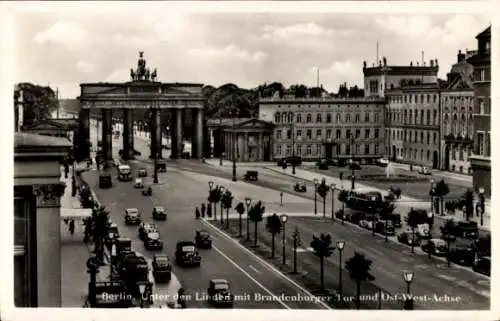 Ak Berlin Mitte, Brandenburger Tor, Unter den Linden, Ost-West-Achse