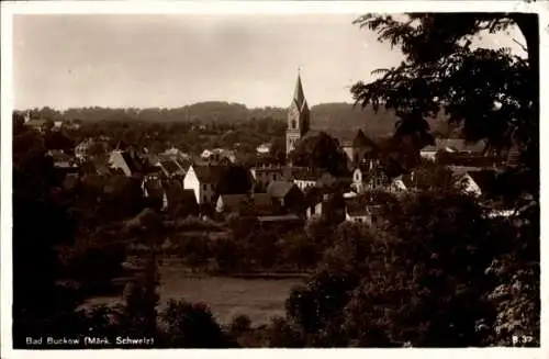 Ak Buckow in der Märkischen Schweiz, Blick auf den Ort, Kirchturm, Felder