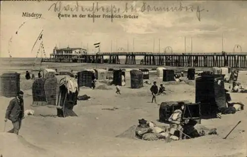 Ak Międzyzdroje Ostseebad Misdroy Pommern, Strandpartie an der Kaiser Friedrich Brücke