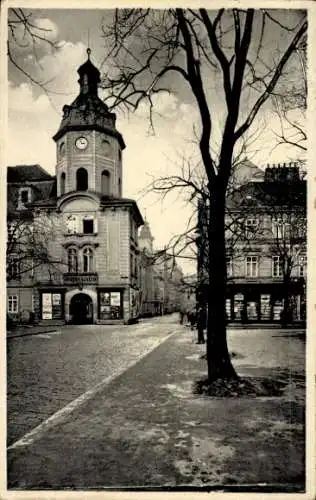 Ak Plzeň Pilsen Stadt, Straßenansicht, Glockenturm