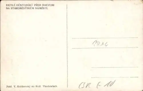 Ak Praha Prag, Defile Dustojniku pred Rakvemi na Staromestskem Namesti, Begräbnis