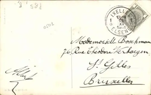 Foto Ak Mann hinter und zwei Frauen in einem Automobil mit geöffnetem Verdeck