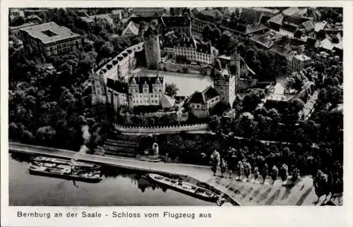 Ak Bernburg an der Saale, Schloss, Fliegeraufnahme