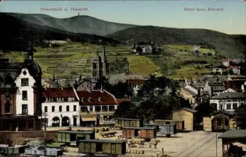 Ak Neustadt an der Haardt Neustadt an der Weinstraße, Gesamtansicht, Bahnhof