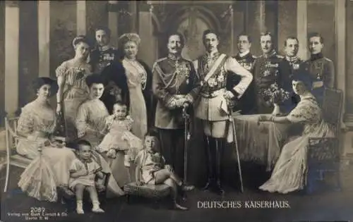 Ak Deutsches Kaiserhaus, Wilhelm II, Auguste Viktoria, Kronprinz, Cecilie, Victoria Luise, Prinzen