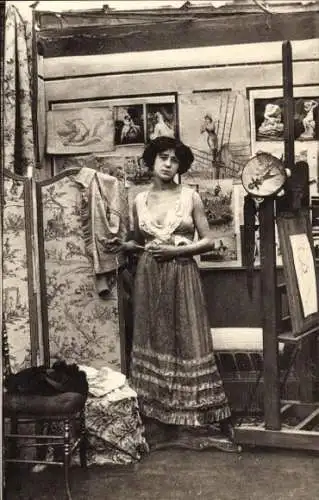 Ak Parisiennes fin de siecle, Frauenportrait, Malerin in ihrem Atelier