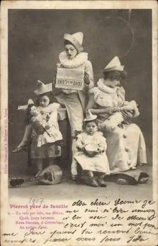 Ak Pierrot père de famille, Pierrette mit Baby, Mädchen mit Puppe