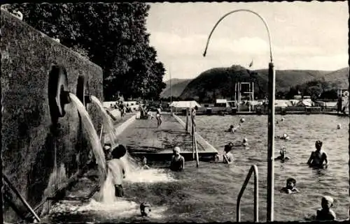 Ak Bad Hönningen am Rhein, Thermalschwimmbad, Badegäste