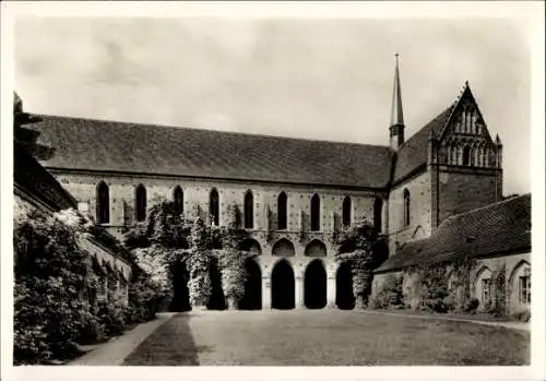 Ak Chorin in der Mark, Kloster Chorin, ehemalige Klosterkirche, Kreuzhof, 1334 geweiht