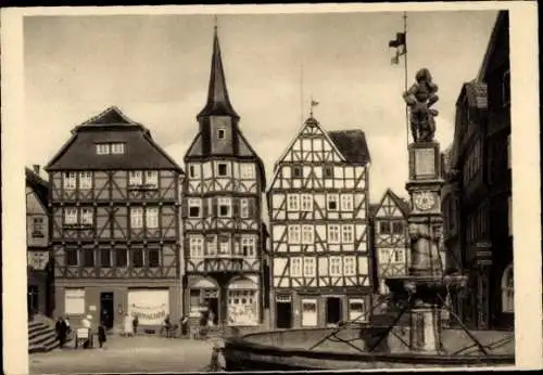 Ak Fritzlar in Hessen, Marktplatz, Brunnen, Fachwerkhäuser