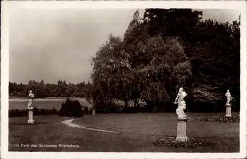 Ak Rheinsberg in der Mark, Schloss Rheinsberg, Park, Statuen