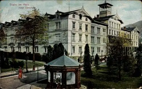 Ak Thale Harz, Straßenpartie mit Blick auf das Hotel Zehnpfund, Pferdekutsche