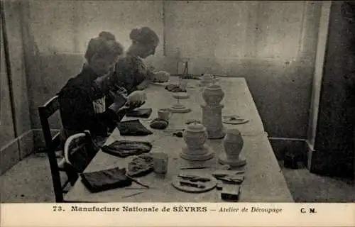 CPA Manufacture Nationale de Sèvres, Atelier de Decoupage