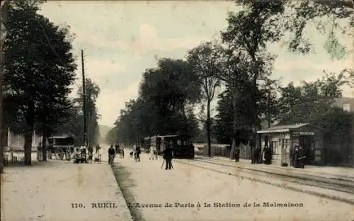 Ak Rueil Hauts-de-Seine, L'Avenue de Paris a la Station de la Malmaison