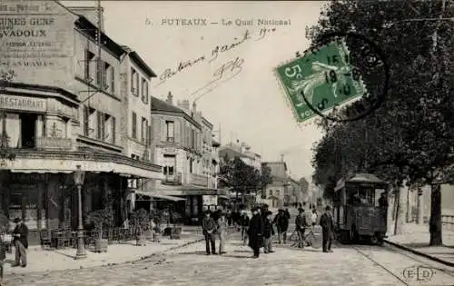 Ak Puteaux Hauts de Seine, Straßenszene mit Menschen, die an einer Straßenbahn warten