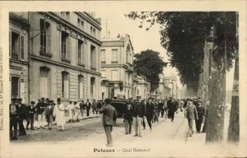 Ak Puteaux Hauts de Seine, Straßenszene mit vielen Menschen in Puteaux am Quai National