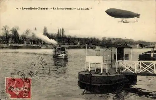 CPA Levallois Perret Hauts de Seine, Le Bateau Passeur La Félicité