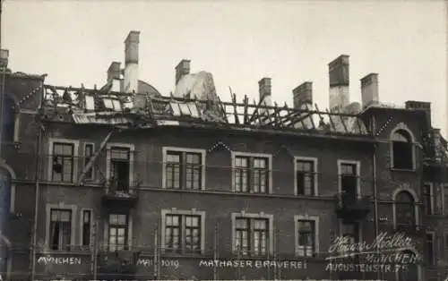 Foto Ak München Bayern, Der in Brand geschossene Dachstuhl der Mathäser Brauerei, Mai 1919