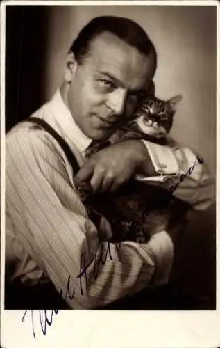 Ak Schauspieler Paul Hartmann, Portrait mit Katze, Autogramm