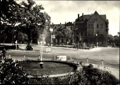 Ak Treuen im Vogtland, Ernst Thälmann Platz, Brunnen