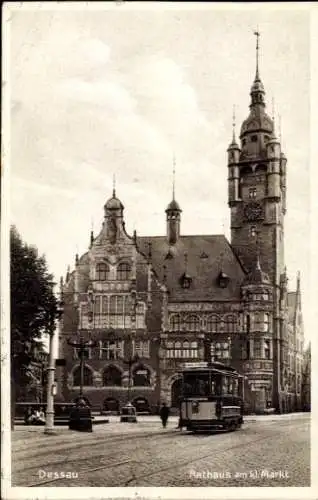 Ak Dessau in Sachsen Anhalt, Rathaus am kleinen Markt, Straßenbahn