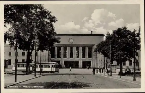 Ak Dessau in Sachsen Anhalt, Hauptbahnhof, Straßenbahn