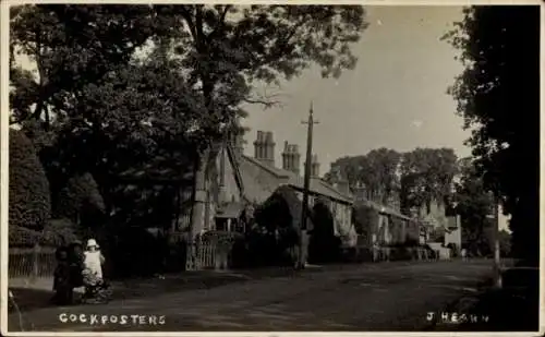 Foto Ak Cockfosters London Borough of Enfield, Straßenpartie