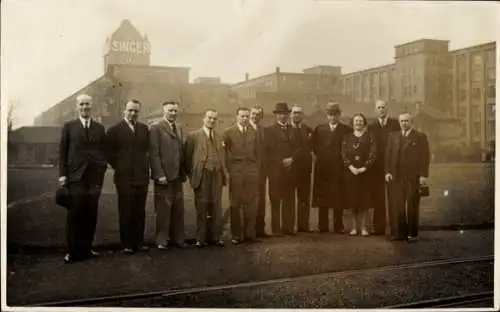 Foto Clydebank Schottland, Singer-Fabrik, Gruppenbild, Frauen, Männer