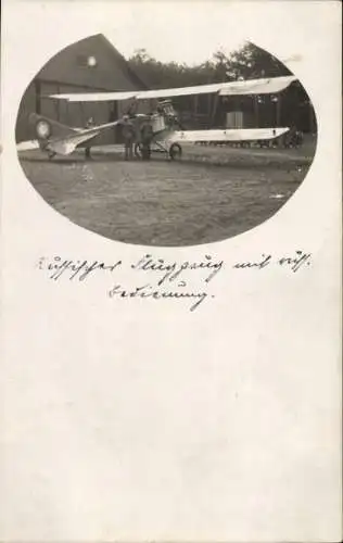 Foto Ak Russisches Flugzeug, russische Soldaten, I. WK