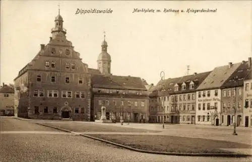 Ak Dippoldiswalde im Erzgebirge, Marktplatz, Rathaus, Kriegerdenkmal
