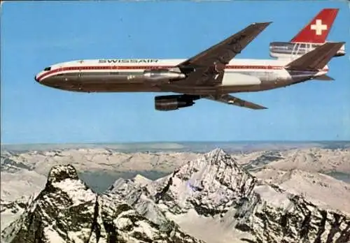 Ak Passagierflugzeug Swissair DC-10, Flugzeug über den Alpen