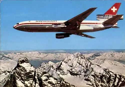 Ak Passagierflugzeug Swissair DC-10, Flugzeug über den Alpen