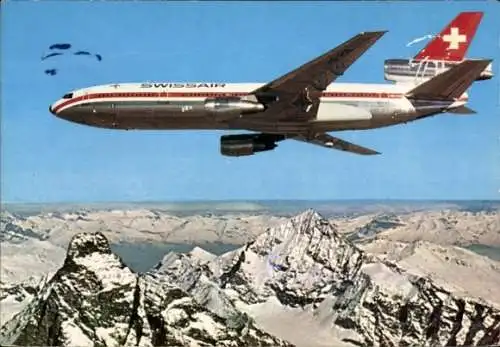 Ak Passagierflugzeug Swissair DC-10, Flugzeug über den Alpen