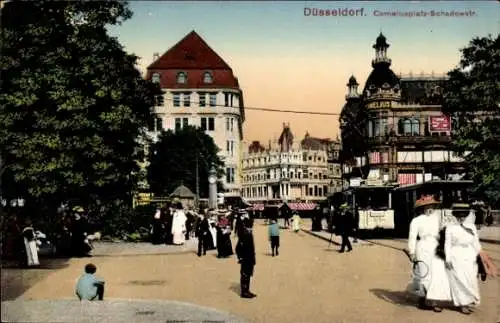 Ak Düsseldorf am Rhein, Corneliusplatz, Schadowstraße, zwei Frauen mit Tennisschläger