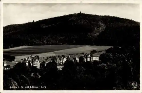 Ak Löbau in Sachsen, Blick über den Ort zum Löbauer Berg